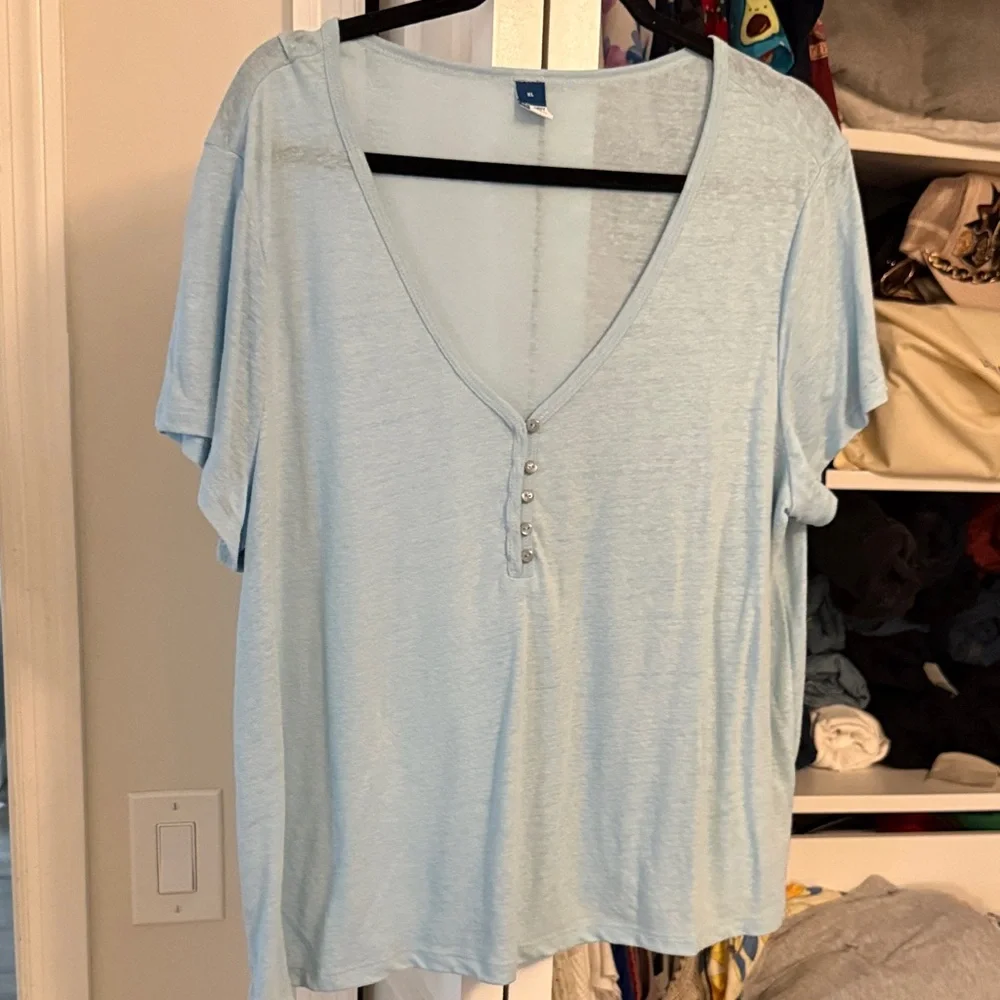 Old Navy Light Blue Short Sleeve Top - Picture 1 of 3